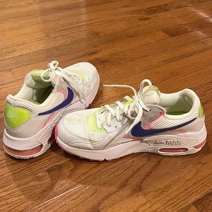 Women’s Nike Air Max 8.5